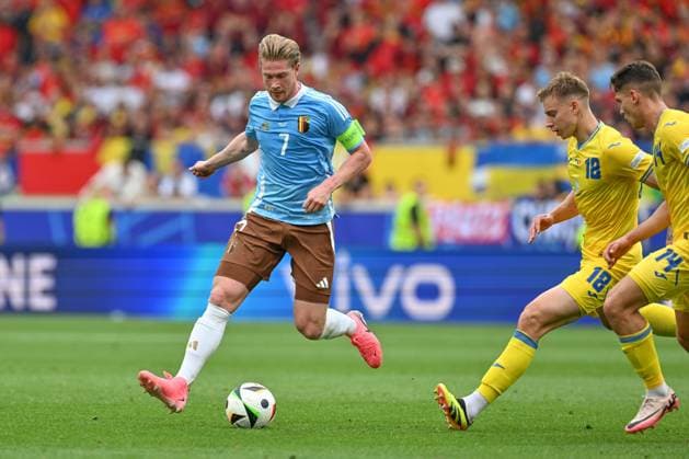 240626 EURO2024 UKRAINE VS BELGIUM Volodymyr Brazhko (18) of Ukraine and Georgiy Sudakov (14) of Ukraine defending on Kevin De Bruyne (7) of Belgium during a soccer game between the national teams of Ukraine and Belgium, called the Red Devils on the third matchday in Group E in the group stage of the UEFA EURO, EM, Europameisterschaft,Fussball 2024 tournament , on Wednesday 26 June 2024 in Stuttgart , Germany . PHOTO SPORTPIX David Catry STUTTGART GERMANY  Copyright: xx 469887