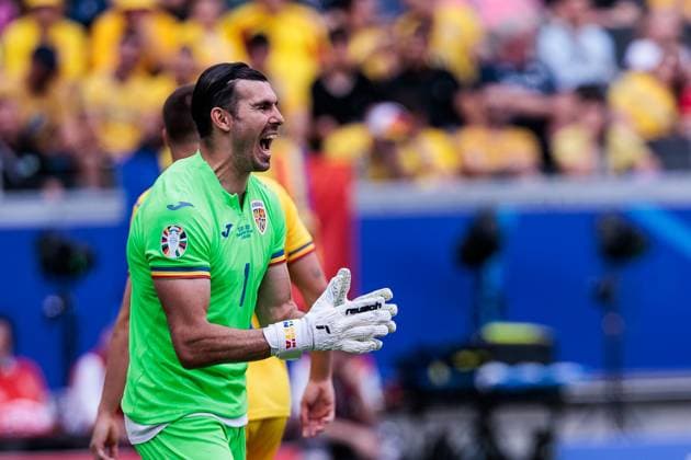UEFA EURO, EM, Europameisterschaft,Fussball 2024: Slowakei - Rumänien; 26.06.2024 Constantin-Florin Nita (Rumänien, 1) applaudiert und brüllt UEFA EURO 2024: Slowakei - Rumänien; Frankfurt Arena, Frankfurt am 26.06.2024 Copyright: xBEAUTIFULxSPORTS Wunderlx