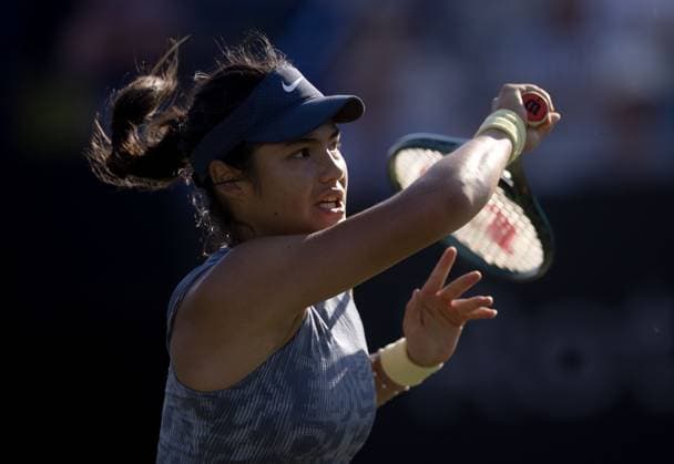 Emma Raducanu of GBR in action Rothesay International Eastbourne, Day 4, Tennis, Devonshire Park, Eastbourne, UK - 26 June 2024  Copyright: xEllaxLing Shutterstockx 14558912dl