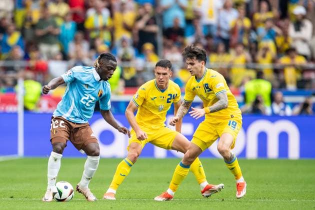 UEFA EURO, EM, Europameisterschaft,Fussball 2024: Ukraine - Belgien; 26.06.2024 Jeremy Doku (Belgien, 22), Oleksandr Tymchyk (Ukraine, 24), Mykola Shaparenko (Ukraine, 19) UEFA EURO 2024: Ukraine - Belgien; Stuttgart Stadion, Stuttgart; 26.06.2024 Copyright: xBEAUTIFULxSPORTS Buriakovx