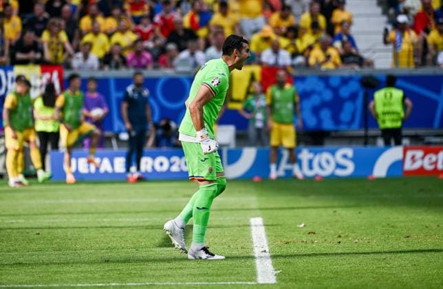 26.06.2024, xpsx, UEFA EURO, EM, Europameisterschaft,Fussball 2024 Vorrunde, Slowakei - Rumänien v.l. Constantin-Florin Nita (Rumänien Rumaenien) (DFL DFB REGULATIONS PROHIBIT ANY USE OF PHOTOGRAPHS as IMAGE SEQUENCES and or QUASI-VIDEO) emspor Frankfurt