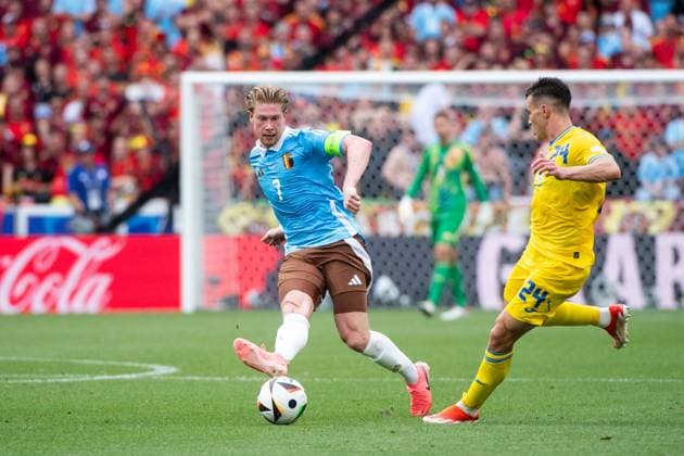 Kevin de Bruyne (Belgien, 07) im Zweikampf mit Oleksandr Tymchyk (Ukraine, 24), GER, Ukraine (UKR) vs Belgium (BEL), Fussball Europameisterschaft, UEFA EURO, EM, Europameisterschaft,Fussball 2024, Gruppe E, 3. Spieltag, 26.06.2024 GER, Ukraine (UKR) vs Belgium (BEL), Fussball Europameisterschaft, UEFA EURO 2024, Gruppe E, 3. Spieltag, 26.06.2024 Stuttgart Copyright: xEibner-Pressefoto Memmlerx EP_MMR