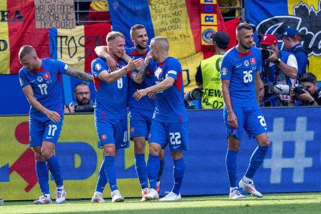 GER, EURO 2024, Group E, Slowakei (SVK) vs Rumänien (ROU) 26.06.2024, Frankfurt Arena, Frankfurt, GER, EURO 2024, Group E, Slowakei (SVK) vs Rumänien (ROU) Im Bild: Jubel nach dem Tor zum 1 : 0 ;Torjubel Jubel; jubelt; jubeln; durch Ondrej Duda (Slowakei SVK, 08); vStanislav Lobotka (Slowakei SVK, 23); Lukas Haraslin (Slowakei SVK, 17); Gestik, Mimik, Emotionen;
