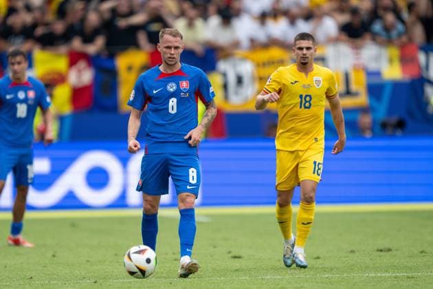 GER, EURO 2024, Group E, Slowakei (SVK) vs Rumänien (ROU) 26.06.2024, Frankfurt Arena, Frankfurt, GER, EURO 2024, Group E, Slowakei (SVK) vs Rumänien (ROU) Im Bild: Ondrej Duda (Slowakei SVK, 08); der Torschütze Ball am Fuss; Einzelaktion, Ganzkörper Ganzkoerper; Freisteller, Einzelbild, Aktion, Action, Spielszene;
