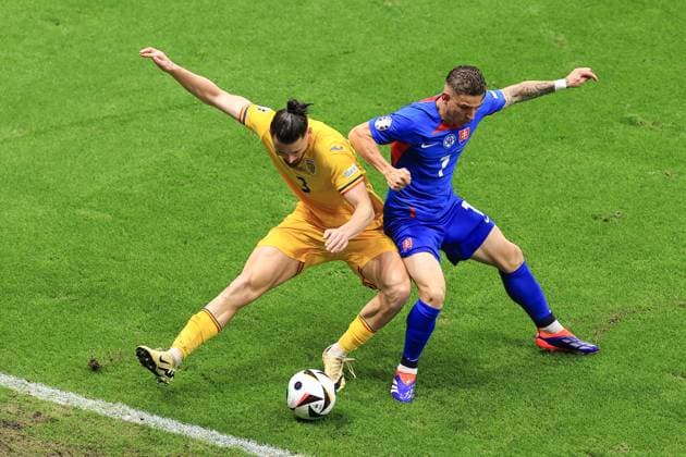 Football - UEFA EURO, EM, Europameisterschaft,Fussball 2024 - Group E - Slovakia v Romania 26th June 2024 - UEFA EURO 2024 - Group E - Slovakia v Romania - Radu Dragusin of Romania and Tomas Suslov of Slovakia - Photo: Simon Stacpoole Offside. Frankfurt Germany Copyright: xSimonxStacpoolexOffside