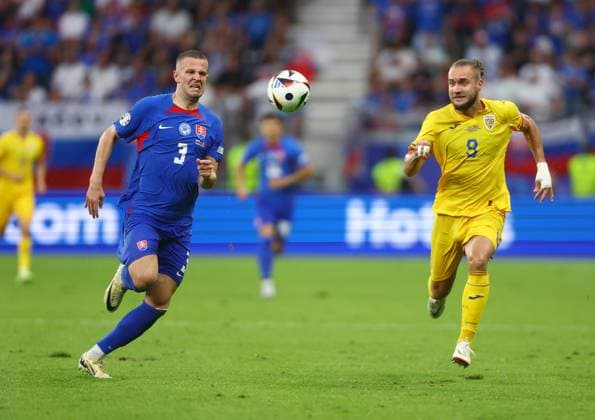 Denis Vavro of Slovakia and George Puscas of Romania chase the ball Slovakia v Romania, UEFA European Championship, EM, Europameisterschaft 2024, Group E, Football, Frankfurt Arena, Frankfurt am Main, Germany - 26 Jun 2024 EDITORIAL USE ONLY No use with unauthorised audio, video, data, fixture lists, club league logos or live services. Online in-match use limited to 120 images, no video emulation. No use in betting, games or single club league player publications.  Copyright: xKieranxMcManus Shutterstockx 14555603bc