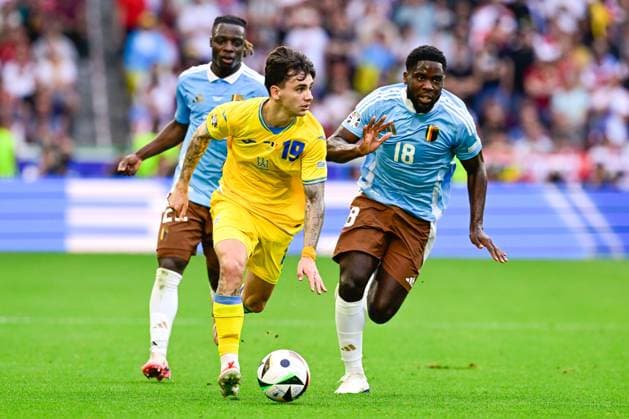 Ukraine v Belgium Group E - UEFA EURO, EM, Europameisterschaft,Fussball 2024 STUTTGART, GERMANY - JUNE 26 : Mykola Shaparenko midfielder of Ukraine and Mangala Orel midfielder of Belgium during the UEFA EURO 2024 European Football Championship tournament group E stage match between Ukraine and Belgium at Stuttgart Arena on June 26, 2024 in Stuttgart, Germany, 26 06 2024  Copyright: xPeterxDexVoechtx