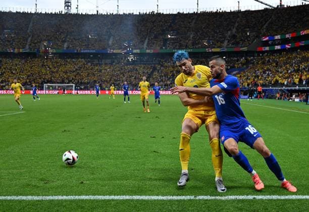 26.06.2024, xsltx, Fussball EM 2024, Slowakei - Rumänien emspor, v.l. Andrei Florin Ratiu (Rumänien Rumaenien), David Hancko (Slowakei) (DFL DFB REGULATIONS PROHIBIT ANY USE OF PHOTOGRAPHS as IMAGE SEQUENCES and or QUASI-VIDEO) Frankfurt
