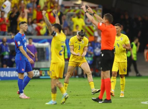 Radu Dragusin of Romania celebrates as the referee blows the full time whistle Slovakia v Romania, UEFA European Championship, EM, Europameisterschaft 2024, Group E, Football, Frankfurt Arena, Frankfurt am Main, Germany - 26 Jun 2024 EDITORIAL USE ONLY No use with unauthorised audio, video, data, fixture lists, club league logos or live services. Online in-match use limited to 120 images, no video emulation. No use in betting, games or single club league player publications.  Copyright: xKieranxMcManus Shutterstockx 14555603bf