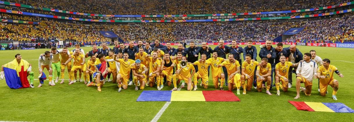 FRANKFURT, Olympia Stadium , 26-06-2024 , European Football Championship Euro2024, Group stage match no.33 between Slovakia and Romania. Romania celebrates group win with the fans Slovakia - Romania (Euro2024)  x25605460x Copyright: