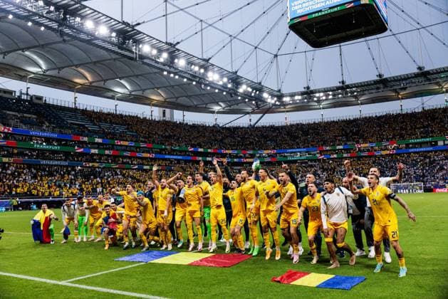 UEFA EURO, EM, Europameisterschaft,Fussball 2024: Slowakei - Rumänien; 26.06.2024 Die Rumänen feiern den Sieg mit ihren Fans UEFA EURO 2024: Slowakei - Rumänien; Frankfurt Arena, Frankfurt am 26.06.2024 Copyright: xBEAUTIFULxSPORTS Wunderlx