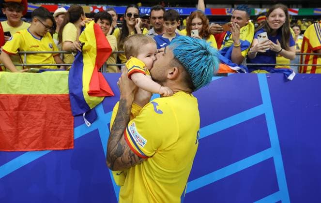 Andrei Raiu of Romania celebrates with their child at full time Slovakia v Romania, UEFA European Championship, EM, Europameisterschaft 2024, Group E, Football, Frankfurt Arena, Frankfurt am Main, Germany - 26 Jun 2024 EDITORIAL USE ONLY No use with unauthorised audio, video, data, fixture lists, club league logos or live services. Online in-match use limited to 120 images, no video emulation. No use in betting, games or single club league player publications.  Copyright: xKieranxMcManus Shutterstockx 14555603cf