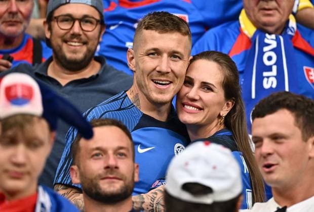 26.06.2024, xscotx, Fussball EM 2024, Slowakei - Rumänien, emspor, v.l. Juraj Kucka (Slowakei) mit frau freundin Frankfurt am Main