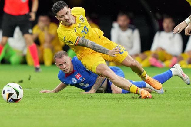 Slovakia s Ondrej Duda fight for the ball with Romania s Dennis Man during the Euro 2024 soccer match between Slovakia and Romania at the Frankfurt Arena , Frankfurt , Germany - Wednesday 26 June 2024. - Soccer .  Copyright: xSpada LaPressex