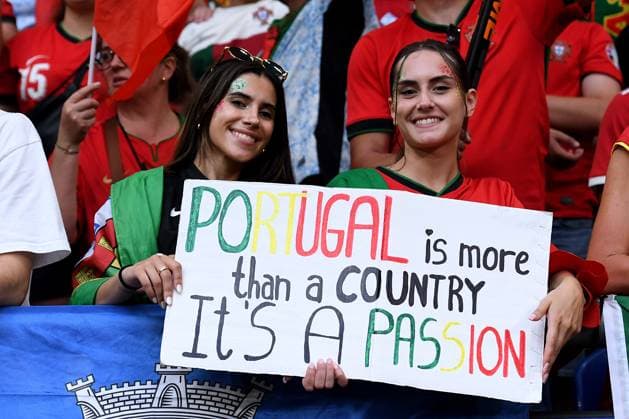 Fußball UEFA EURO, EM, Europameisterschaft,Fussball 2024 Gruppenphase 3. Spieltag Georgien - Portugal am 26.06.2024 in der Arena AufSchalke in Gelsenkirchen Fans Zuschauer Portugal mit Plakat mit der Aufschrift: Portugal is more than a country, its a passion