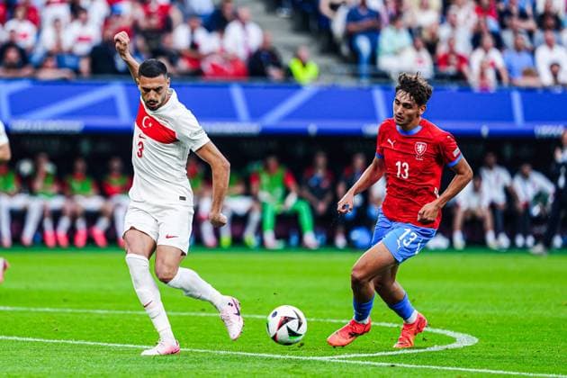 Merih Demiral (Tuerkei, 03), Mojmir Chytil (Tschechien, 13) GER, Tschechien vs. Tuerkei, Fussball Europameisterschaft, UEFA EURO, EM, Europameisterschaft,Fussball 2024, Spieltag 3, 26.06.2024 GER, Tschechien vs. Tuerkei, Fussball Europameisterschaft, UEFA Euro 2024, Spieltag 3, 26.06.2024 Hamburg Copyright: xEibner-Pressefoto MarcelxvonxFehrnx EP_MFN