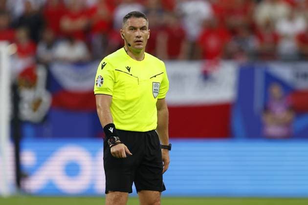 HAMBURG, Volksparkstadium ,26-06-2024 , European Football Championship Euro2024, Group stage match no.36 between Czechia and Turkiye, referee Istvan Kovacs (ROU) Czechia - Turkiye (Euro2024)  x25606118x Copyright:
