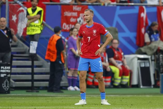 HAMBURG, Volksparkstadium ,26-06-2024 , European Football Championship Euro2024, Group stage match no.36 between Czechia and Turkiye, Czechia player Antonin Barak is sent off with a red card Czechia - Turkiye (Euro2024)  x25606126x Copyright: