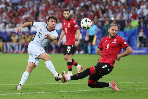 Joao Neves of Portugal takes a shot but fails to score Georgia v Portugal, UEFA European Championship, EM, Europameisterschaft 2024, Group F, Football, Arena AufSchalke, Gelsenkirchen, Germany - 26 Jun 2024 EDITORIAL USE ONLY No use with unauthorised audio, video, data, fixture lists, club league logos or live services. Online in-match use limited to 120 images, no video emulation. No use in betting, games or single club league player publications. Copyright: xPaulxCurrie Shutterstockx 14555619cq