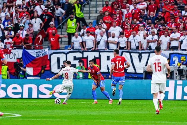 Torschuss Torchance Arda Gueler (Tuerkei, 08) GER, Tschechien vs. Tuerkei, Fussball Europameisterschaft, UEFA EURO, EM, Europameisterschaft,Fussball 2024, Spieltag 3, 26.06.2024 GER, Tschechien vs. Tuerkei, Fussball Europameisterschaft, UEFA Euro 2024, Spieltag 3, 26.06.2024 Hamburg Copyright: xEibner-Pressefoto MarcelxvonxFehrnx EP_MFN