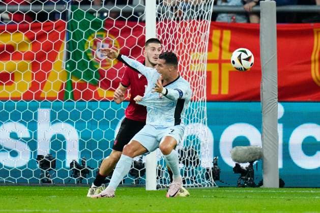 Georgia v Portugal: Group F - UEFA EURO, EM, Europameisterschaft,Fussball 2024 Luka Lochoshvili centre-back of Georgia and US Cremonese and Cristiano Ronaldo centre-forward of Portugal and Al-Nassr FC compete for the ball during the UEFA EURO 2024 group stage match between Georgia and Portugal at Arena AufSchalke on June 26, 2024 in Gelsenkirchen, Germany. Gelsenkirchen Germany  Copyright: xJosexBretonx originalFilename:bretonhernandez-georgiav240626_npCDb.jpg