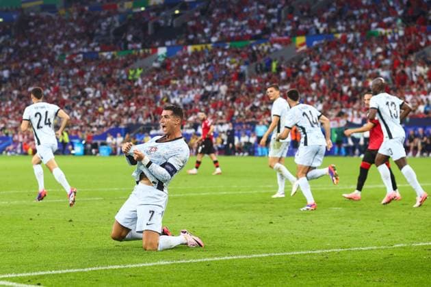 Georgia v Portugal 26 June 2024, Gelsenkirchen - UEFA EUROs - Group F - Georgia v Portugal - Cristiano Ronaldo of Portugal complains that his shirt was pulled in the build up - Photo: Charlotte Wilson Offside. Gelsenkirchen Germany Copyright: xCharlottexWilsonx xOffsidexOffside