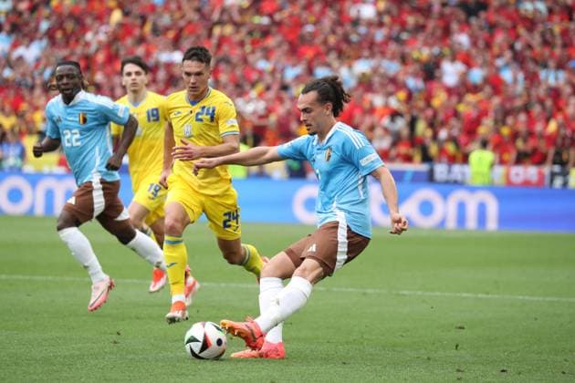 Germany - UEFA EURO, EM, Europameisterschaft,Fussball 2024 - Ukraine vs Belgium - 26 06 2024 GERMANY, STUTTGART, JUNE 26. Arthur Theate of Belgium kicks the ball under pressure from Oleksandr Tymchyk of Ukraine during the UEFA EURO 2024 group E stage match between Ukraine and Belgium. On June 26, 2024 at Stuttgart Arena in Stuttgart, Germany. Photo by Manuel Blondeau AOP.Press Stuttgart Stuttgart Arena Germany Copyright: x ManuelxBlondeau AOP.Pressx AOP20240626 0028