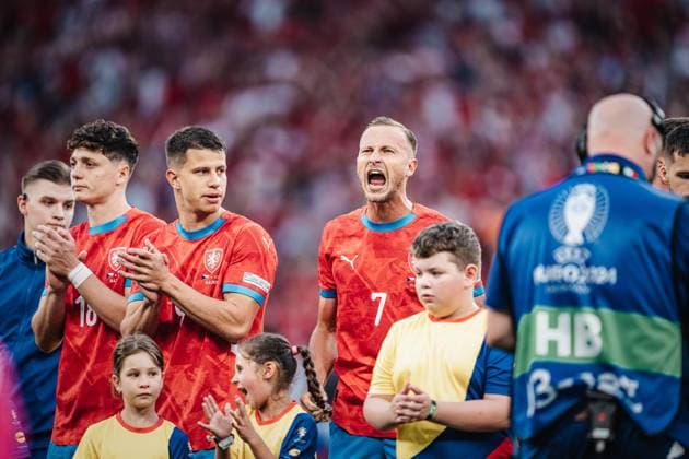 Fußball Herren UEFA-Fußball-Europameisterschaft 2024 Gruppe F Tschechien vs. Türkei 26.06.2024 Antonin Barak ( 7, Tschechien) singt lauthals die Hymne Berlin Olympiastadion Berlin Deutschland