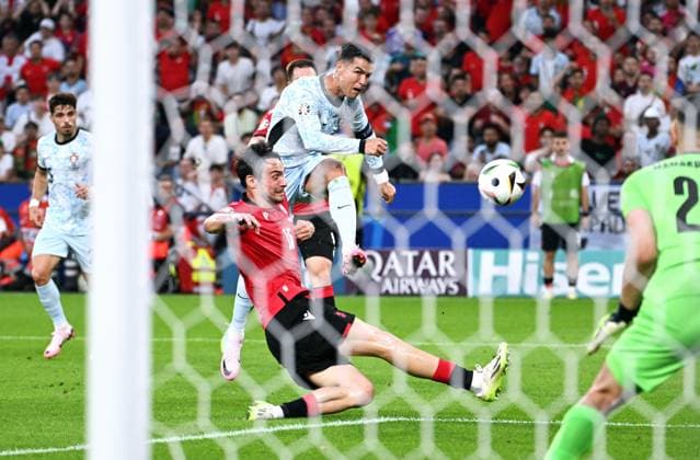 Fussball, Europameisterschaft, EURO 2024, Gruppe F, Veltins Arena Gelsenkirchen: Georgien - Portugal; Torchance Cristiano Ronaldo (POR). Aktion