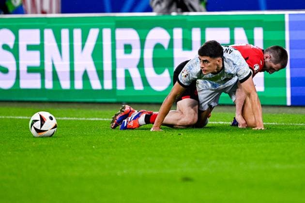 2024-06-26 Georgia v Portugal - Group F - UEFA EURO, EM, Europameisterschaft,Fussball 2024 GELSENKIRCHEN, GERMANY - JUNE 26: Goncalo Inacio of Portugal battles for possession with Giorgi Chakvetadze of Georgia during the Group F - UEFA EURO 2024 match between Georgia and Portugal at Arena AufSchalke on June 26, 2024 in Gelsenkirchen, Germany. (Photo by Pablo Morano BSR Agency) Gelsenkirchen Germany Content not available for redistribution in The Netherlands directly or indirectly through any third parties. Copyright: xBSRxAgencyx
