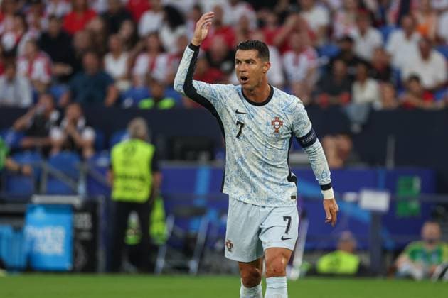 EM 2024: Georgien - Portugal am 26.06.2024 in der Arena AufSchalke in Gelsenkirchen Cristiano Ronaldo ( 7, Portugal) reklamiert und beschwert sich