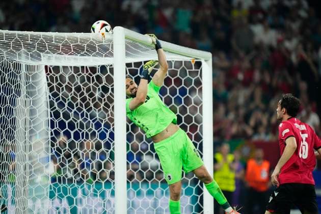 Georgia v Portugal: Group F - UEFA EURO, EM, Europameisterschaft,Fussball 2024 Giorgi Mamardashvili goalkeeper of Georgia and Valencia CF makes a save during the UEFA EURO 2024 group stage match between Georgia and Portugal at Arena AufSchalke on June 26, 2024 in Gelsenkirchen, Germany. Gelsenkirchen Germany  Copyright: xJosexBretonx originalFilename:bretonhernandez-georgiav240626_npWPY.jpg