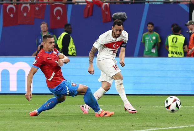 Hakan Ã?alhanoglu of Türkiye scores to make it 0-1 Czechia v Turkiye, UEFA European Championship, EM, Europameisterschaft 2024, Group F, Football, Volksparkstadion, Hamburg, Germany - 26 Jun 2024 EDITORIAL USE ONLY No use with unauthorised audio, video, data, fixture lists, club league logos or live services. Online in-match use limited to 120 images, no video emulation. No use in betting, games or single club league player publications. Copyright: xMattxWest Shutterstockx 14555612be