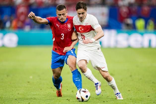 Czechia v Turkey, UEFA EURO, EM, Europameisterschaft,Fussball 2024, Hamburg, Germany Hamburg, Germany. 26th, June 2024. Kenan Yildiz (19) of Turkey and Tomas Holes (3) of Czechia seen during the UEFA Euro 2024 match in Group F between Czechia and Turkey at Volksparkstadion in Hamburg. Hamburg Germany  Copyright: xGonzalesxPhoto LassexLagonix