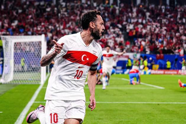 Torjubel Jubel Hakan Calhanoglu (Tuerkei, 10) nach Tor zum 0:1 GER, Tschechien vs. Tuerkei, Fussball Europameisterschaft, UEFA EURO, EM, Europameisterschaft,Fussball 2024, Spieltag 3, 26.06.2024 GER, Tschechien vs. Tuerkei, Fussball Europameisterschaft, UEFA Euro 2024, Spieltag 3, 26.06.2024 Hamburg Copyright: xEibner-Pressefoto MarcelxvonxFehrnx EP_MFN