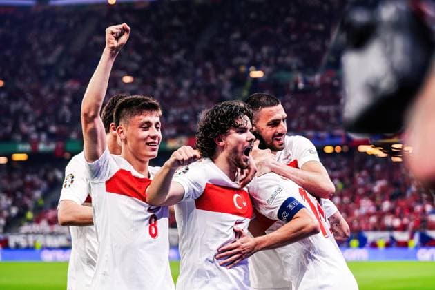 Torjubel Jubel Tuerkei nach Tor zum 0:1 Hakan Calhanoglu (Tuerkei, 10) GER, Tschechien vs. Tuerkei, Fussball Europameisterschaft, UEFA EURO, EM, Europameisterschaft,Fussball 2024, Spieltag 3, 26.06.2024 GER, Tschechien vs. Tuerkei, Fussball Europameisterschaft, UEFA Euro 2024, Spieltag 3, 26.06.2024 Hamburg Copyright: xEibner-Pressefoto MarcelxvonxFehrnx EP_MFN