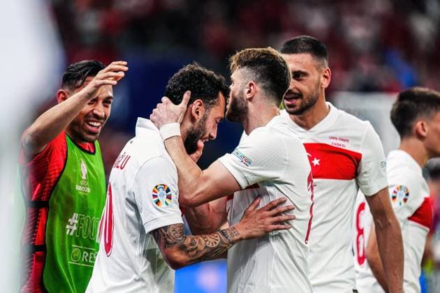 Torjubel Jubel Tuerkei nach Tor zum 0:1 Hakan Calhanoglu (Tuerkei, 10) GER, Tschechien vs. Tuerkei, Fussball Europameisterschaft, UEFA EURO, EM, Europameisterschaft,Fussball 2024, Spieltag 3, 26.06.2024 GER, Tschechien vs. Tuerkei, Fussball Europameisterschaft, UEFA Euro 2024, Spieltag 3, 26.06.2024 Hamburg Copyright: xEibner-Pressefoto MarcelxvonxFehrnx EP_MFN