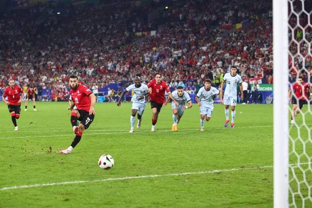 Georgia v Portugal 26 June 2024, Gelsenkirchen - UEFA EUROs - Group F - Georgia v Portugal - Georges Mikautadze of Georgia scores their second goal from the penalty spot - Photo: Charlotte Wilson Offside. Gelsenkirchen Germany Copyright: xCharlottexWilsonx xOffsidexOffside