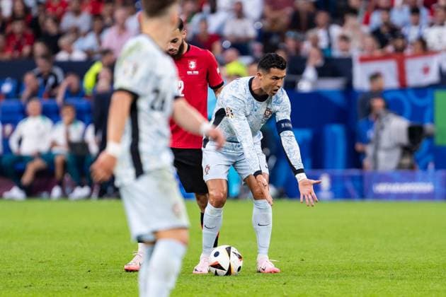 GER, Euro 2024, Group F, Georgien (GEO) vs Portugal (PRT) 26.06.2024, Veltins Arena (Arena AufSchalke), Gelsenkirchen, GER, Euro 2024, Group F, Georgien (GEO) vs Portugal (PRT) Im Bild: Cristiano Ronaldo (Portugal PRT, 7) regt sich auf, ist sauer, zeig etwas an
