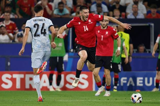 Georgia v Portugal: Group F - UEFA EURO, EM, Europameisterschaft,Fussball 2024 Antonio Silva of Portugal trips Luka Lochoshvili of Georgia who is awarded a penalty during the UEFA EURO 2024 group stage match between Georgia and Portugal at Arena AufSchalke on June 26, 2024 in Gelsenkirchen, Germany. Gelsenkirchen Arena AufSchalke Germany Germany Copyright: xRichardxSellers Sportsphoto APLx 14042972