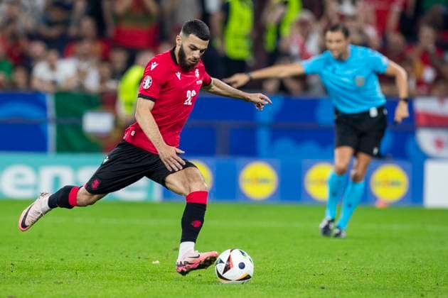 UEFA EURO, EM, Europameisterschaft,Fussball 2024: Georgien - Portugal; 26.06.2024 Georges Mikautadze (Georgien, 22) erzielt das Tor zum 2:0 per Elfmeter. UEFA EURO 2024: Georgien - Portugal; Arena AufSchalke, Gelsenkirchen, am 26.06.2024 Copyright: xBEAUTIFULxSPORTS Meuselx