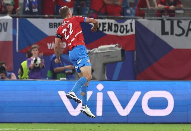 Tomas Soucek of Czechia celebrates scoring to make it 1-1 Czechia v Turkiye, UEFA European Championship, EM, Europameisterschaft 2024, Group F, Football, Volksparkstadion, Hamburg, Germany - 26 Jun 2024 EDITORIAL USE ONLY No use with unauthorised audio, video, data, fixture lists, club league logos or live services. Online in-match use limited to 120 images, no video emulation. No use in betting, games or single club league player publications. Copyright: xMattxWest Shutterstockx 14555612bp