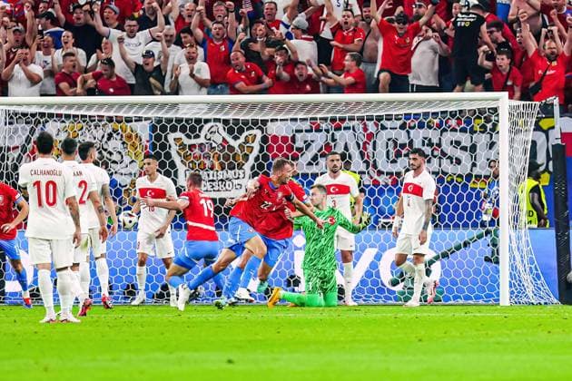 Torjubel Jubel Tschechien nach Tor zum 1:1 Tomas Soucek (Tschechien, 22) GER, Tschechien vs. Tuerkei, Fussball Europameisterschaft, UEFA EURO, EM, Europameisterschaft,Fussball 2024, Spieltag 3, 26.06.2024 GER, Tschechien vs. Tuerkei, Fussball Europameisterschaft, UEFA Euro 2024, Spieltag 3, 26.06.2024 Hamburg Copyright: xEibner-Pressefoto MarcelxvonxFehrnx EP_MFN