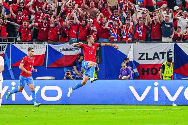 Torjubel Jubel Tschechien nach Tor zum 1:1 Tomas Soucek (Tschechien, 22) GER, Tschechien vs. Tuerkei, Fussball Europameisterschaft, UEFA EURO, EM, Europameisterschaft,Fussball 2024, Spieltag 3, 26.06.2024 GER, Tschechien vs. Tuerkei, Fussball Europameisterschaft, UEFA Euro 2024, Spieltag 3, 26.06.2024 Hamburg Copyright: xEibner-Pressefoto MarcelxvonxFehrnx EP_MFN