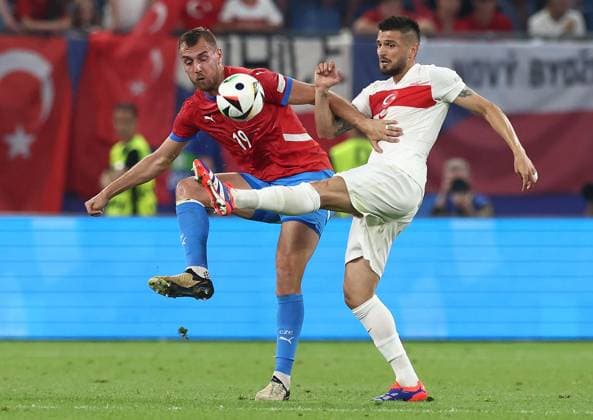 Okay Yokuslu of Türkiye challenges Tomas Chorý of Czechia for the ball Czechia v Turkiye, UEFA European Championship, EM, Europameisterschaft 2024, Group F, Football, Volksparkstadion, Hamburg, Germany - 26 Jun 2024 EDITORIAL USE ONLY No use with unauthorised audio, video, data, fixture lists, club league logos or live services. Online in-match use limited to 120 images, no video emulation. No use in betting, games or single club league player publications. Copyright: xMattxWest Shutterstockx 14555612bs