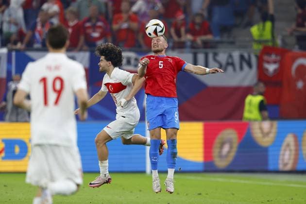 HAMBURG, Volksparkstadium ,26-06-2024 , European Football Championship Euro2024, Group stage match no.36 between Czechia and Turkiye, (L-R) Turkiye player Ferdi Kadioglu, Czechia player Vladimir Coufal Czechia - Turkiye (Euro2024)  x25607007x Copyright:
