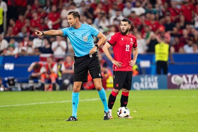 GER, Euro 2024, Group F, Georgien (GEO) vs Portugal (PRT) 26.06.2024, Veltins Arena (Arena AufSchalke), Gelsenkirchen, GER, Euro 2024, Group F, Georgien (GEO) vs Portugal (PRT) Im Bild: Mikautadze Georges (Georgien Georgia GEO, 22) beim Elfmeter