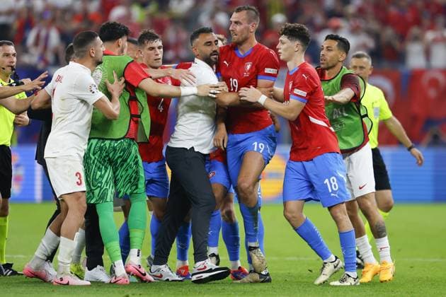 HAMBURG, Volksparkstadium ,26-06-2024 , European Football Championship Euro2024, Group stage match no.36 between Czechia and Turkiye, players having an argument Czechia - Turkiye (Euro2024)  x25607117x Copyright: