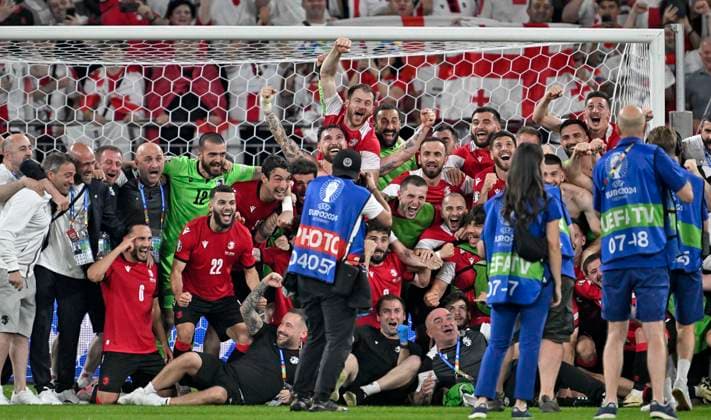 26.06.2024, Fussball UEFA EURO, EM, Europameisterschaft,Fussball 2024, Vorrunde, 3.Spieltag, Georgien - Portugal, in der Arena AufSchalke Gelsenkirchen, Die Georgier können ihr Glück kaum fassen