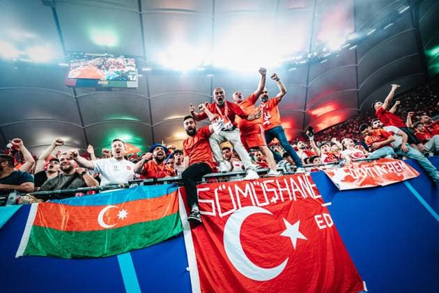 Fußball Herren UEFA-Fußball-Europameisterschaft 2024 Gruppe F Tschechien vs. Türkei 26.06.2024 Fans der Türkei feiern den Sieg Berlin Olympiastadion Berlin Deutschland